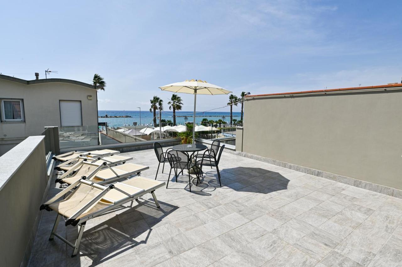 Hotel Delle Rose San Bartolomeo Al Mare Eksteriør billede