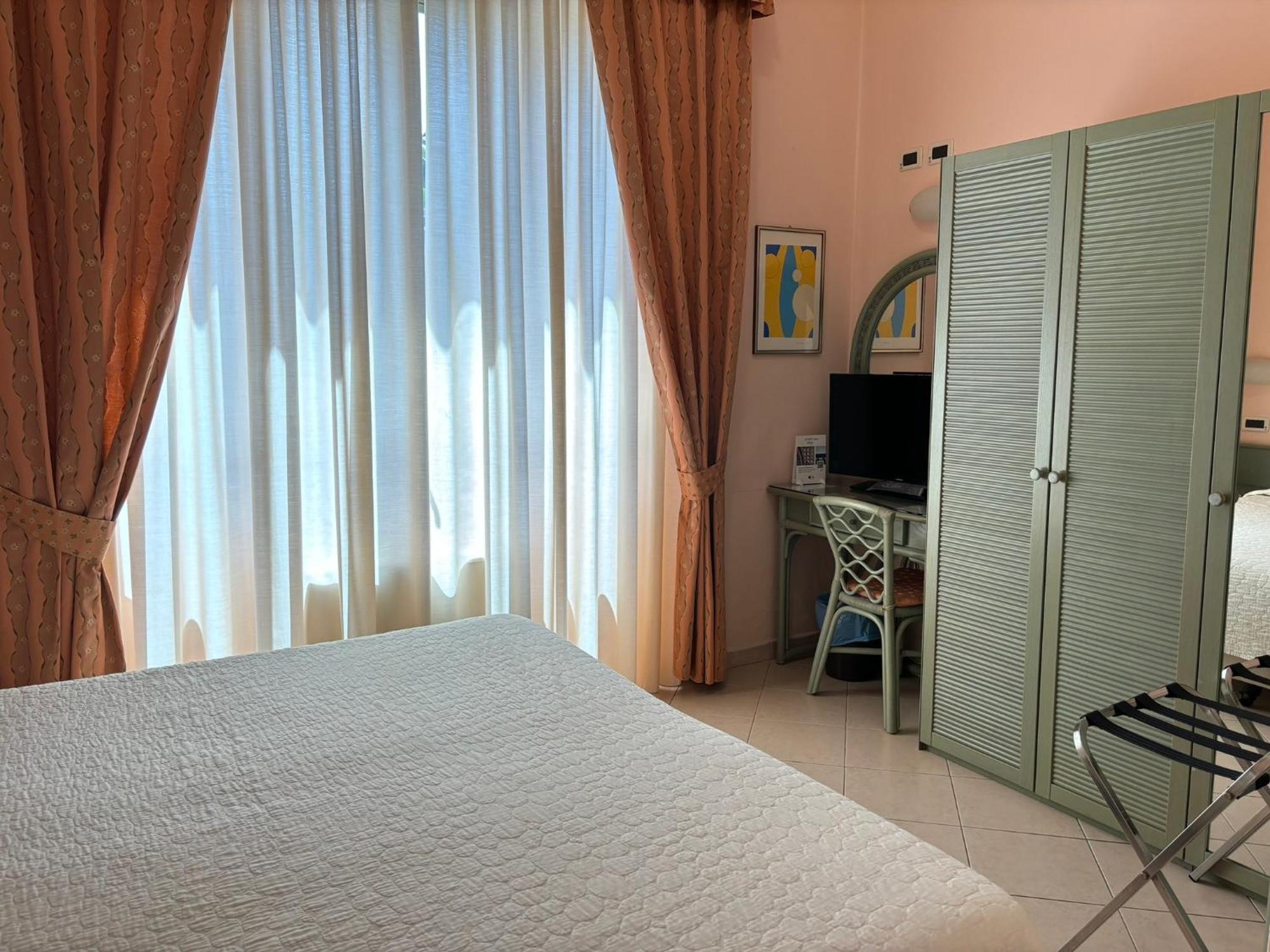 Hotel Delle Rose San Bartolomeo Al Mare Eksteriør billede