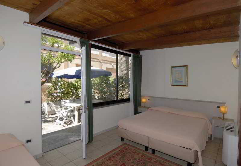 Hotel Delle Rose San Bartolomeo Al Mare Værelse billede