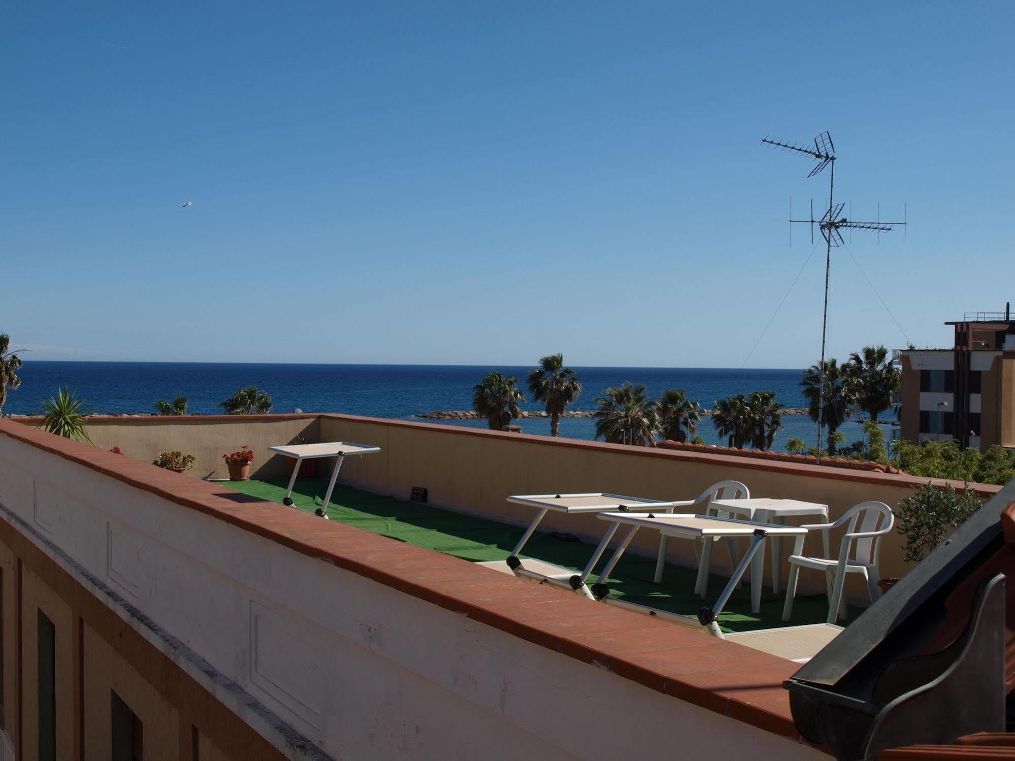 Hotel Delle Rose San Bartolomeo Al Mare Eksteriør billede