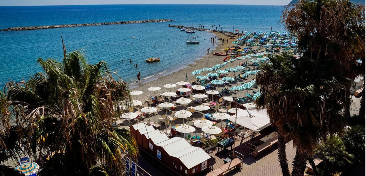 Hotel Delle Rose San Bartolomeo Al Mare Eksteriør billede